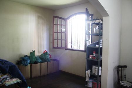 Casa à venda com 3 quartos, 600m² em Santo Antônio, Belo Horizonte