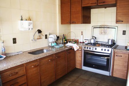 Casa à venda com 3 quartos, 600m² em Santo Antônio, Belo Horizonte