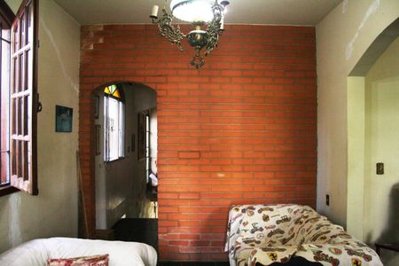 Casa à venda com 3 quartos, 600m² em Santo Antônio, Belo Horizonte