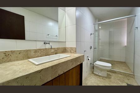 Apartamento à venda com 238m², 4 quartos e 2 vagasbanho