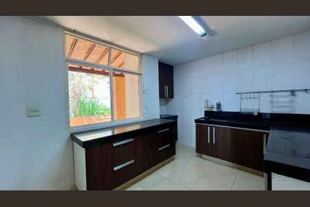 Apartamento à venda com 238m², 4 quartos e 2 vagascozinha