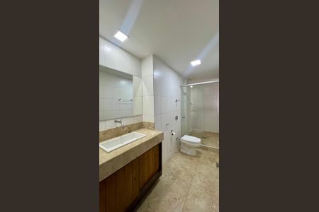 Apartamento à venda com 238m², 4 quartos e 2 vagasbanho