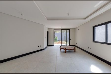 Casa à venda com 4 quartos, 680m² em Jardim Prudência, São Paulo