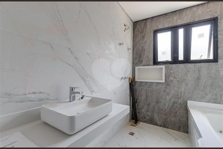 Casa à venda com 680m², 4 quartos e 3 vagas