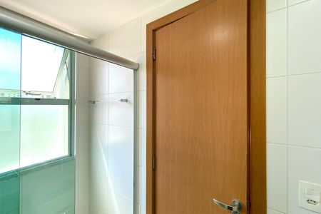 Apartamento para alugar com 216m², 3 quartos e 3 vagasBanheiro da Suíte 1