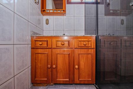 Casa à venda com 332m², 5 quartos e 4 vagasBanheiro da Suíte