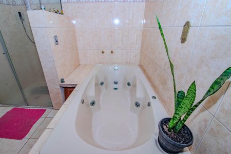 Casa à venda com 332m², 5 quartos e 4 vagasBanheiro da Suíte Master