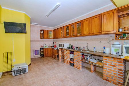 Casa à venda com 332m², 5 quartos e 4 vagasCozinha e Área de Serviço