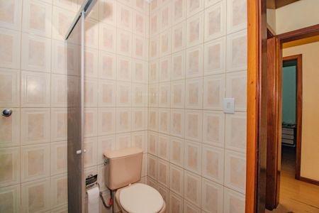 Casa à venda com 332m², 5 quartos e 4 vagasBanheiro das Suítes Americanas 