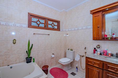 Casa à venda com 332m², 5 quartos e 4 vagasBanheiro da Suíte Master