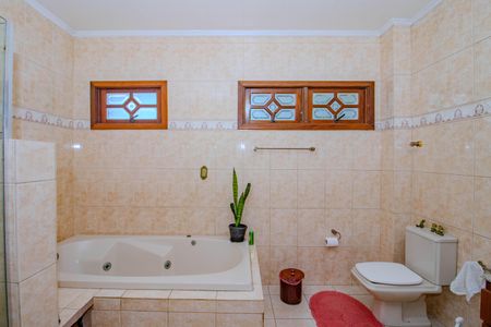 Casa à venda com 332m², 5 quartos e 4 vagasBanheiro da Suíte Master