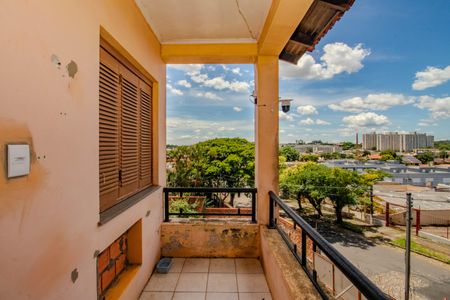 Casa à venda com 332m², 5 quartos e 4 vagasSuíte Master - Varanda