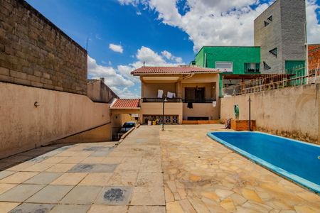Casa à venda com 332m², 5 quartos e 4 vagasPátio