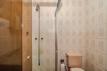 Casa à venda com 332m², 5 quartos e 4 vagasBanheiro das Suítes Americanas 