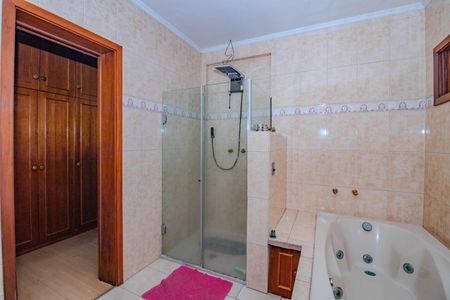 Casa à venda com 332m², 5 quartos e 4 vagasBanheiro da Suíte Master