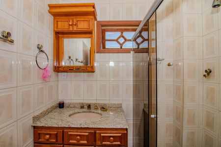 Casa à venda com 332m², 5 quartos e 4 vagasBanheiro das Suítes Americanas 