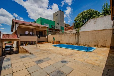 Casa à venda com 332m², 5 quartos e 4 vagasPátio