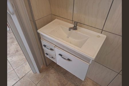 Banheiro de casa para alugar com 1 quarto, 50m² em Parque Pan Americano, São Paulo