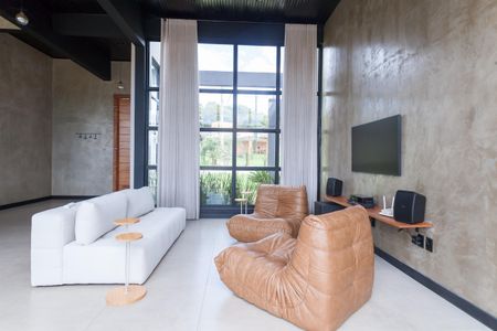 Casa de condomínio à venda com 280m², 3 quartos e 4 vagas Casa de condomínio à venda com 280m², 3 quartos e 4 vagasSala de TV