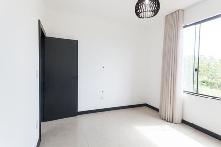 Casa de condomínio à venda com 280m², 3 quartos e 4 vagas Casa de condomínio à venda com 280m², 3 quartos e 4 vagasquarto 2