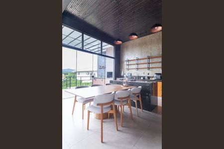 Casa de condomínio à venda com 280m², 3 quartos e 4 vagas Casa de condomínio à venda com 280m², 3 quartos e 4 vagasCozinha / sala de jantar