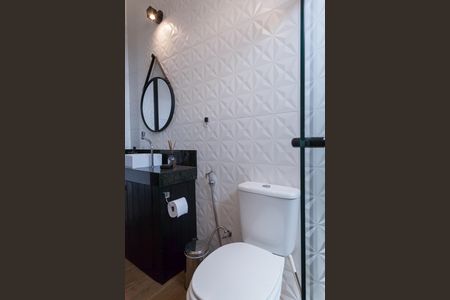 Casa de condomínio à venda com 280m², 3 quartos e 4 vagas Casa de condomínio à venda com 280m², 3 quartos e 4 vagasBanheiro Social