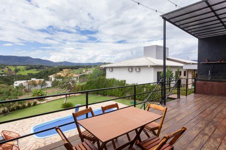 Casa de condomínio à venda com 280m², 3 quartos e 4 vagas Casa de condomínio à venda com 280m², 3 quartos e 4 vagasdeck churrasqueira