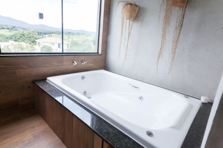 Casa de condomínio à venda com 280m², 3 quartos e 4 vagas Casa de condomínio à venda com 280m², 3 quartos e 4 vagasBanheiro suite