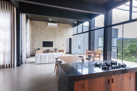 Casa de condomínio à venda com 280m², 3 quartos e 4 vagas Casa de condomínio à venda com 280m², 3 quartos e 4 vagassala