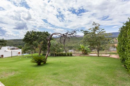 Casa de condomínio à venda com 280m², 3 quartos e 4 vagas Casa de condomínio à venda com 280m², 3 quartos e 4 vagasQuintal
