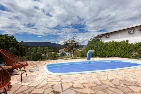 Casa de condomínio à venda com 280m², 3 quartos e 4 vagas Casa de condomínio à venda com 280m², 3 quartos e 4 vagasPiscina