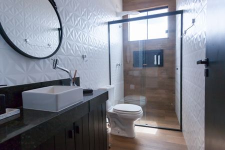 Casa de condomínio à venda com 280m², 3 quartos e 4 vagas Casa de condomínio à venda com 280m², 3 quartos e 4 vagasBanheiro Social