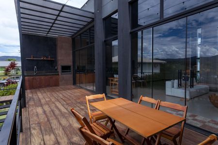 Casa de condomínio à venda com 280m², 3 quartos e 4 vagas Casa de condomínio à venda com 280m², 3 quartos e 4 vagasdeck churrasqueira