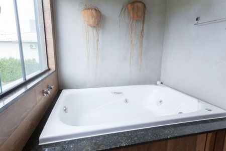 Casa de condomínio à venda com 280m², 3 quartos e 4 vagas Casa de condomínio à venda com 280m², 3 quartos e 4 vagasBanheiro suite