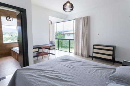Casa de condomínio à venda com 280m², 3 quartos e 4 vagas Casa de condomínio à venda com 280m², 3 quartos e 4 vagassuite