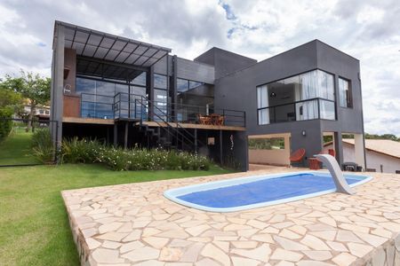Casa de condomínio à venda com 280m², 3 quartos e 4 vagas Casa de condomínio à venda com 280m², 3 quartos e 4 vagasPiscina