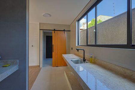 Casa à venda com 326m², 5 quartos e 4 vagasCozinha