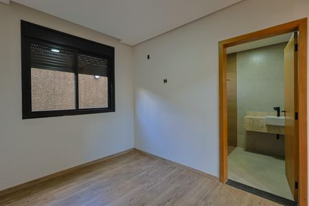 Casa à venda com 326m², 5 quartos e 4 vagasSuíte 1