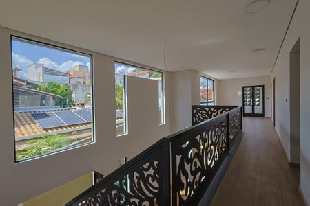 Casa à venda com 326m², 5 quartos e 4 vagasCorredor