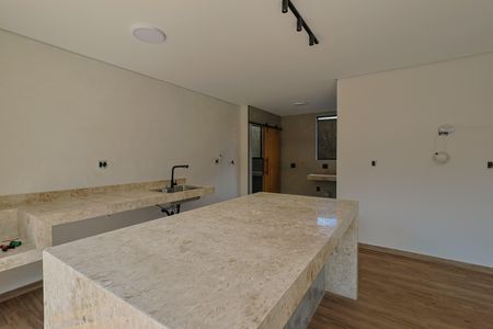 Casa à venda com 326m², 5 quartos e 4 vagasCozinha