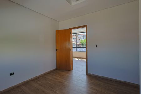 Casa à venda com 326m², 5 quartos e 4 vagasSuíte 2