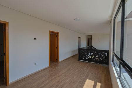 Casa à venda com 326m², 5 quartos e 4 vagasSala 2