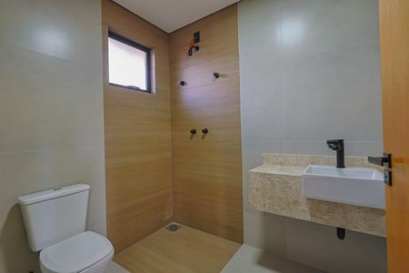 Casa à venda com 326m², 5 quartos e 4 vagasBanheiro da Suíte 1