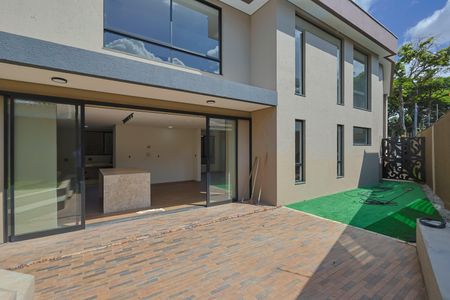 Casa à venda com 326m², 5 quartos e 4 vagasQuintal