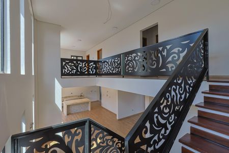 Casa à venda com 326m², 5 quartos e 4 vagasEscada