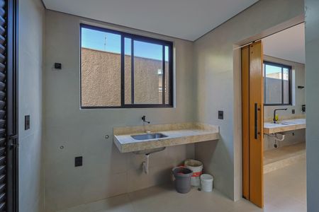 Casa à venda com 326m², 5 quartos e 4 vagasÁrea de Serviço