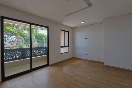 Casa à venda com 326m², 5 quartos e 4 vagasSuíte 3