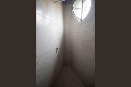 Banheiro de kitnet/studio para alugar com 1 quarto, 20m² em Jardim Fluminense, São Gonçalo