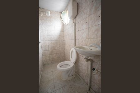 Banheiro de kitnet/studio para alugar com 1 quarto, 20m² em Jardim Fluminense, São Gonçalo