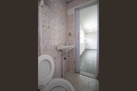 Banheiro de kitnet/studio para alugar com 1 quarto, 20m² em Jardim Fluminense, São Gonçalo